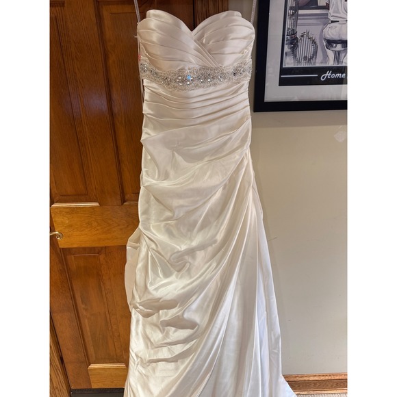 Essense of Australia Ivory Satin Ruched Strapless Wedding Dress Gown Size 12 - Picture 4 of 16